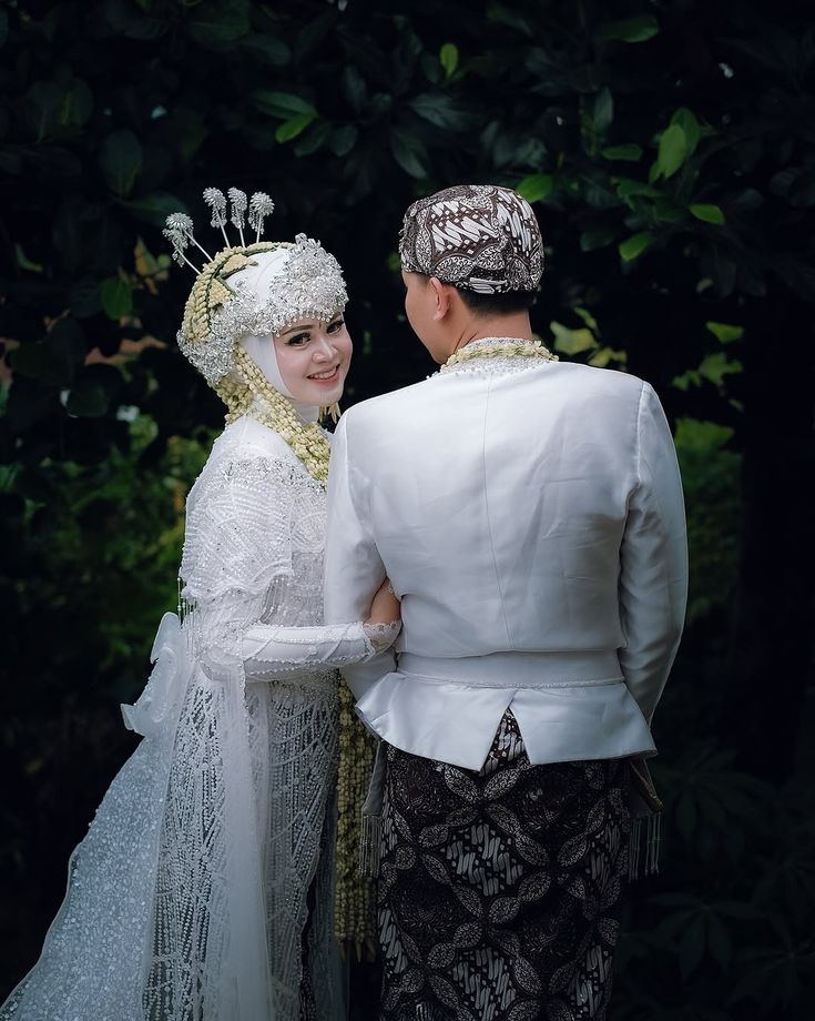 Dalam Balutan Adat Sunda